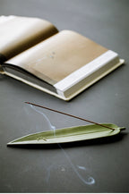Ceramic Green Bamboo Incense Holder - Yige Bamboo Leaf Ceramic Incense Holder