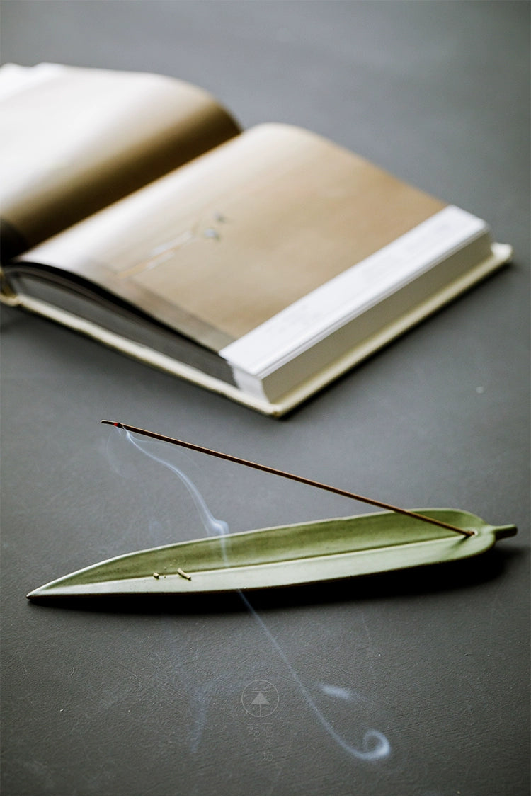 Ceramic Green Bamboo Incense Holder - Yige Bamboo Leaf Ceramic Incense Holder